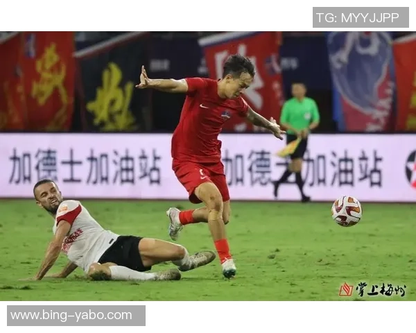 神奇扑救！王大雷在第18分钟成功挡住叶楚贵的近距离头球射门