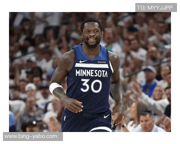 兰德尔半场表现抢眼9中5砍下15分9篮板10助攻接近三双成球队关键力量