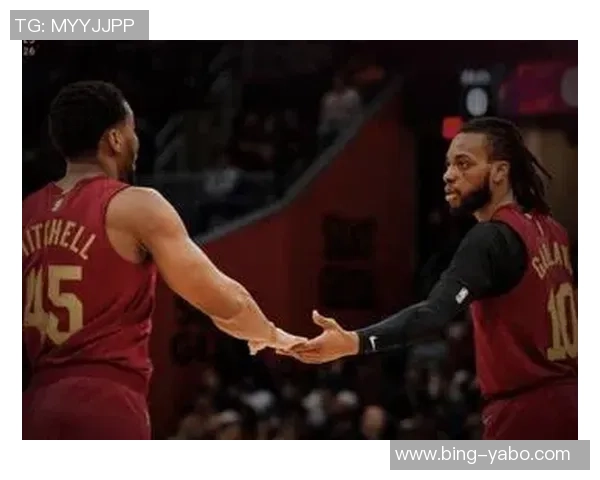 米切尔短暂出战18分钟表现平平贡献7分1板2助2断展现潜力