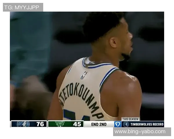 兰德尔半场表现抢眼9中5砍下15分9篮板10助攻接近三双成球队关键力量